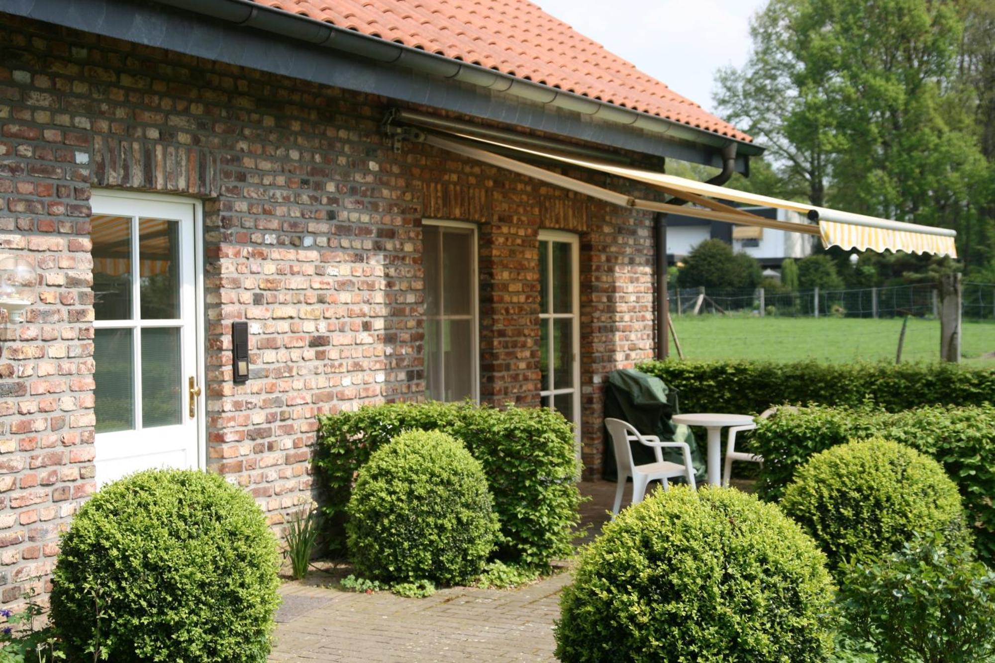 Bauerncafé und Pension Drostenhof Rees Exterior foto